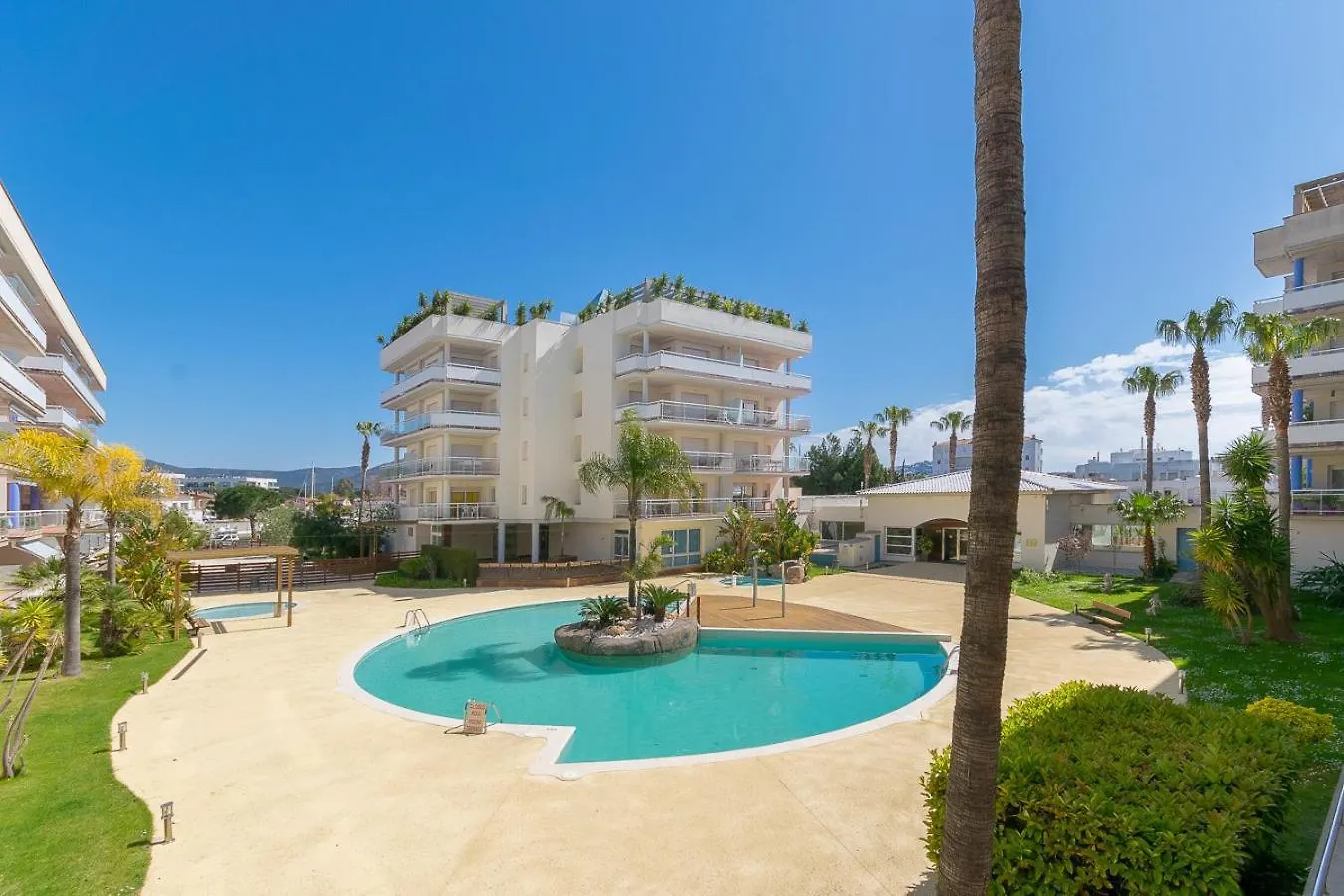 Bonito Aparatamento Con Vistas A La Piscina Av-70 Roses Appartamento