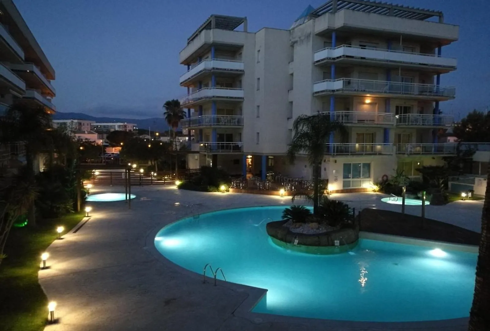 Bonito Aparatamento Con Vistas A La Piscina Av-70 Roses